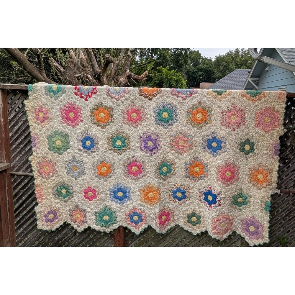 Vintage Handmade Grandmothers Flower Garden Quilt Scalloped Edge Hexagon